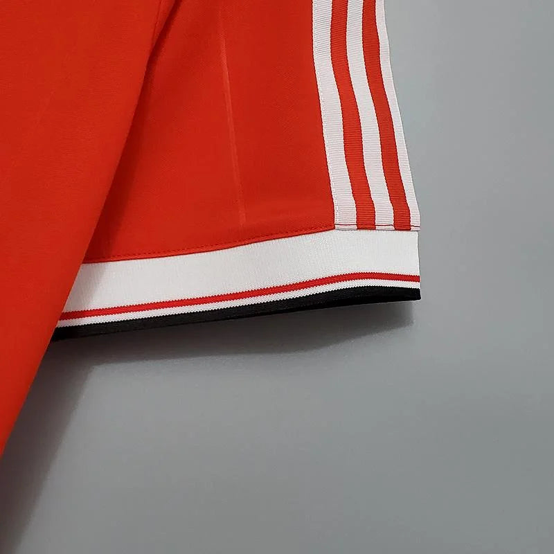 Manchester United 83/84 Home Kit